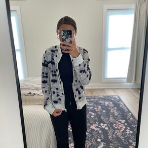 lululemon-athletica-black-and-white-jacket