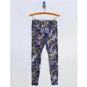 lululemon-wunder-under-pant-full-on-luxtreme-floral-sport-backdrop-iris-flower
