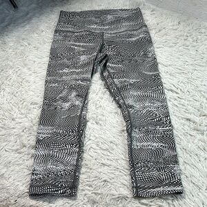 lululemon-align-crop-21-swerve-vapor-metal-grey