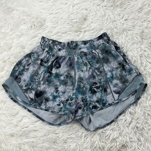 lululemon-hotty-hot-low-rise-short-4-kaleidofloral-multi-blue-cast