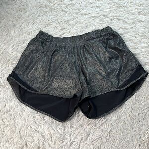 lululemon-hotty-hot-short-ii-long-4-luminosity-foil-print-black-silver-black